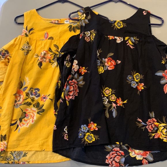 Old Navy Tops - Old Navy women’s blouses 2 (1 yellow & 1 black)